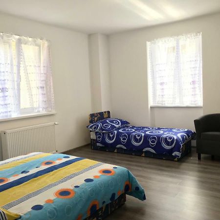 קרלובי וארי Royal Apartment מראה חיצוני תמונה