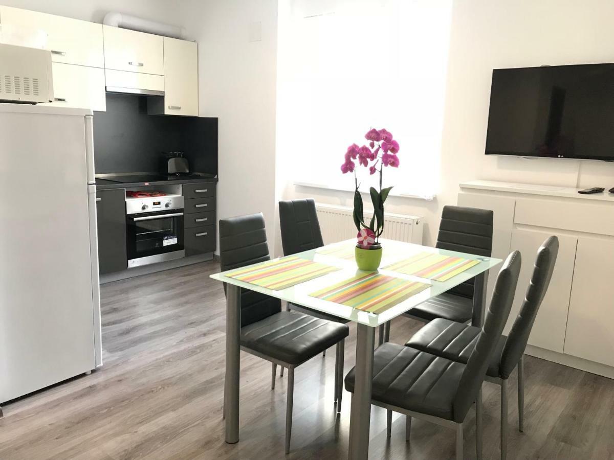 קרלובי וארי Royal Apartment מראה חיצוני תמונה