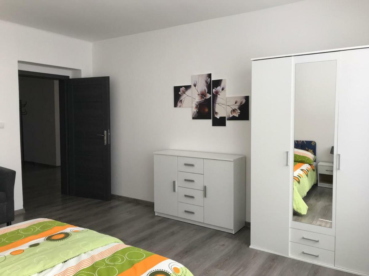 קרלובי וארי Royal Apartment מראה חיצוני תמונה